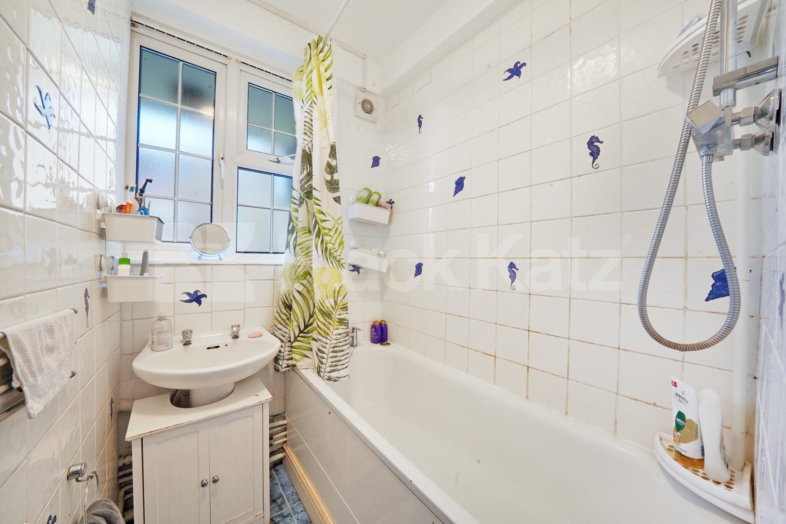 Superbly located Mid-Century development  Doddington Grove, Kennington